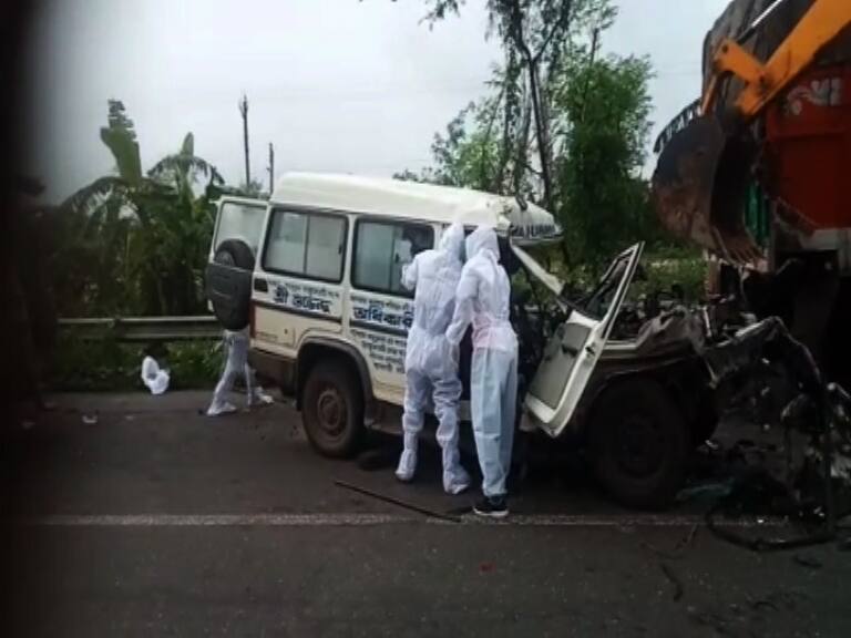 পাঁশকুড়ায় পথ দুর্ঘটনায় মৃত্যু অ্যাম্বুল্যান্স চালক ও এক করোনা রোগীর, আরও এক আক্রান্ত আশঙ্কাজনক COVID-19 patient, ambulance driver dies after it hits truck, another patient serious পাঁশকুড়ায় পথ দুর্ঘটনায় মৃত্যু অ্যাম্বুল্যান্স চালক ও এক করোনা রোগীর, আরও এক আক্রান্ত আশঙ্কাজনক