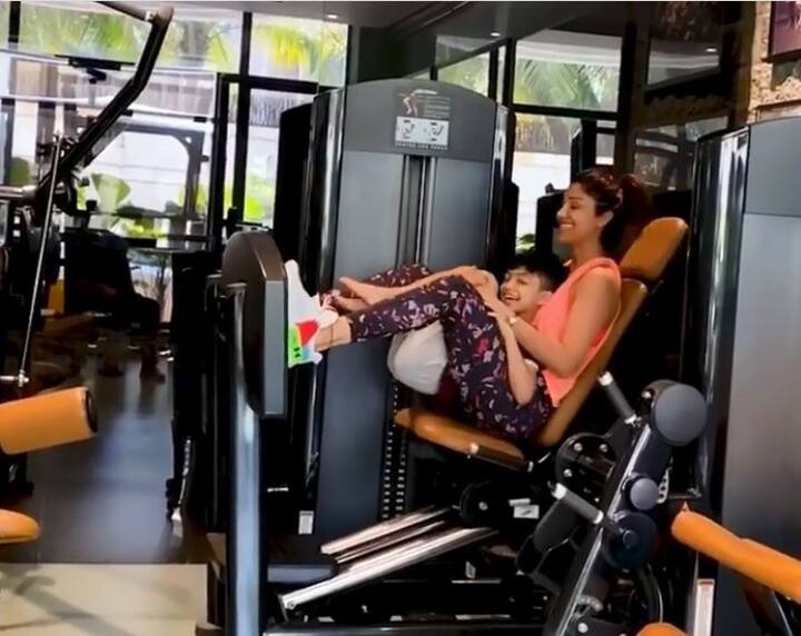 ছেলের সঙ্গে ওয়ার্কআউটে ব্যস্ত নায়িকা। সব ছবি- ইনস্টাগ্রাম