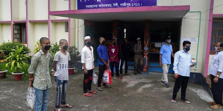 Bangladesh marks dozens of COVID-19 red zones, majority in Dhaka after tally crosses 87,000 ঢাকার ৪৫ এলাকাকে রেড জোন ঘোষণা করল জাতীয় কমিটি, বাড়ছে আক্রান্তের সংখ্যা