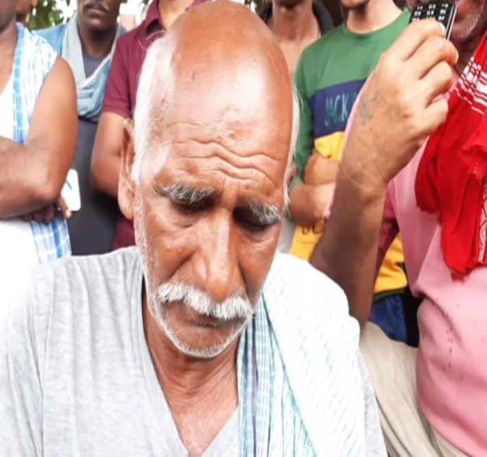 পটনার বাসিন্দা ছিলেন হাভিলদার সুনীল কুমার। ২০০৪ সালে তাঁর বিয়ে হয়েছিল। বাড়িতে স্ত্রী, তিন সন্তান ও বৃদ্ধ বাবা-মা রয়েছে। ৬ মাস আগে শেষবার বাড়ি এসেছিলেন। তারপর লকডাউনের ফলে আর আসতে পারেননি। বাবার মৃত্যুর বদলা দাবি করেছে প্রয়াত সুনীলের মেয়ে। 