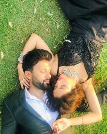 প্রথম বিবাহবার্ষিকীতে স্বামীর সঙ্গে ছবি শেয়ার করে রোমান্টিক বার্তা নুসরতের