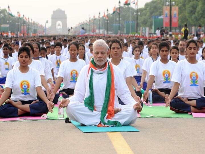 Yoga gives strength to face adversity, says PM Modi প্রাণয়াম করলে শ্বাসতন্ত্র ভাল থাকে, করোনা সংক্রমণের আশঙ্কা কমে যায়, বললেন প্রধানমন্ত্রী