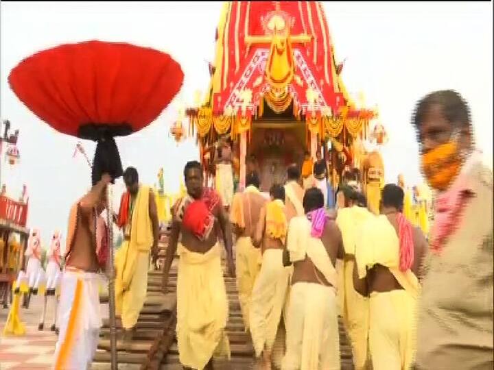 মন্দিরের বাইরে ৩ কিলোমিটার পর্যন্ত ব্যারিকেড করে দেওয়া হয়েছে।   কোনও ভক্ত নয়, শুধুমাত্র সেবায়েতরাই রথের রশিতে টান দিতে পারবেন। 