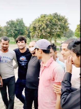 মায়ের ইচ্ছাতে ১৭ বছর গ্রামে ফিরেছিলেন সুশান্ত।