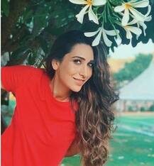 কপূর পরিবারের এই রীতি প্রথম ভেঙেছিলেন করিশমাই! জানেন সেটা কী?