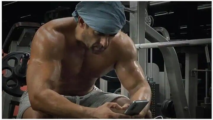 Salman Khan drops shirtless picture post midnight workout- See pic ওয়ার্কআউটের পর শার্টলেস ছবি শেয়ার করলেন সলমন! কয়েক মুহূর্তেই ভাইরাল 