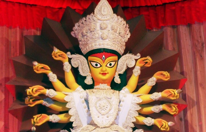 Kolkata Durga Puja 2020: Countdown begins in Beliaghata 33 Pally ঢাকে পড়ল কাঠি, খুঁটি পুজো দিয়ে কলকাতায় শুভারম্ভ হল দুর্গা পুজোর