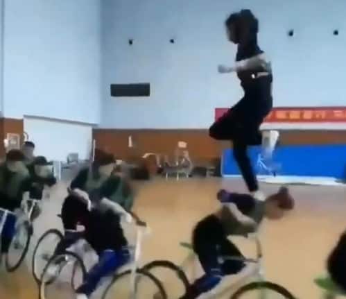 ঠিক যেন ট্রেডমিল! সাইকেল চালকদের পিঠে ভর দিয়ে দৌড় তরুণীর, ভিডিও ভাইরাল সোশ্যাল মিডিয়ায় ViralVideo: girl walking over humans on bicycles ঠিক যেন ট্রেডমিল! সাইকেল চালকদের পিঠে ভর দিয়ে দৌড় তরুণীর, ভিডিও ভাইরাল সোশ্যাল মিডিয়ায়