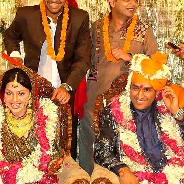July 4, 2010: When MS Dhoni and Sakshi Rawat got married in secret ceremony in Dehradun কলকাতার হোটেলে সম্পর্কের শুরু, দেহরাদূনে বিয়ে, ধোনি-সাক্ষীর দশম বিবাহবার্ষিকী কাটল রাঁচির ফার্মহাউসেই