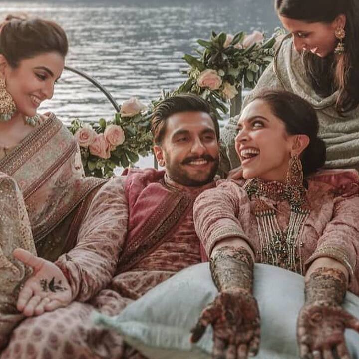 সোশ্যাল মিডিয়ায় তুফান তোলে তাঁদের এই ছবি।