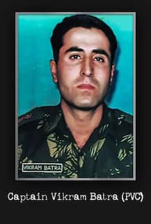 কার্গিল যুদ্ধের নায়ক ক্যাপ্টেন বিক্রম বাত্রার প্রয়াণ দিবসে শ্রদ্ধা জানালেন সিদ্ধার্থ মালহোত্র