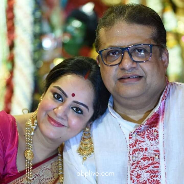 তিনি আরও লেখেন, “তোমার আগে, তোমাকে ছাড়া যে একটা জীবন ছিল, সেটা কেমন যেন ঝাপসা।” 