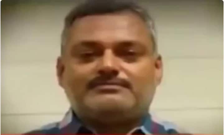 ২০২০ সালে ফের গ্রেফতার হয় বিকাশ দুবে। কানপুরে ৮ জন পুলিশকে খুনের অভিযোগ ছিল তার বিরুদ্ধে। কানপুরকাণ্ডের ঠিক এখ সপ্তাহের মাথায় মহাকালের মন্দিরে পুজো দিতে গিয়ে গ্রেফতার হয় দুবে। আজ সকাল ১০টায় কোর্টে পেশ করার কথা ছিল বিকাশকে। আজ সকালে উজ্জয়িনী থেকে আনার পথে কানপুরের কাছে ভউতীতে কনভয়ে থাকা বিকাশের গাড়ি উল্টে যায়। উত্তরপ্রদেশের পুলিশ সূত্রে দাবি, গাড়ি উল্টে যাওয়ার পর বিকাশ এক এসটিএফ কর্মীর পিস্তল ছিনিয়ে নিয়ে পালাতে চেষ্টা করে।  পুলিশ ঘিরে ধরে তাকে।  পুলিশ সূত্রে দাবি,  বিকাশকে আত্মসমর্পণ করতে বলা হয়।  কিন্তু বিকাশ গুলি চালাতে শুরু করে।  শুরু হয়ে যায় বিকাশ দুবের সঙ্গে পুলিশের সংঘর্ষ। পুলিশ সূত্রে দাবি, সংঘর্ষে গুরুতর জখম হয় বিকাশ। তার বুকে ও কোমরে গুলি লাগে।  স্থানীয় হাসপাতালে নিয়ে যাওয়া হয়। পরে সেখানেই মৃত্যু হয় তার। 