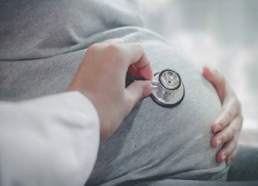 Coronavirus: can corona positive mother feed breast milk? মায়ের করোনা হলে গর্ভস্থ সন্তানের ঝুঁকি কতটা? স্তনদান সম্ভব?