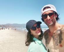 নীল স্যুইমওয়্যারের সঙ্গে ক্রপ টপ, সমুদ্র সৈকতে উষ্ণতা ছড়ালেন সানি