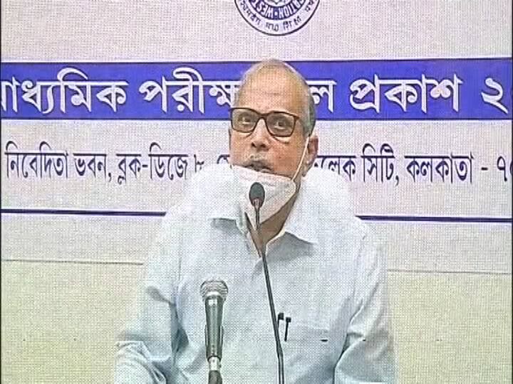 করোনা আবহে ১৩৯ দিনের মাথায় মাধ্যমিকের ফলপ্রকাশ। মেধা তালিকায় ফের জেলার জয়জয়কার। প্রথম, দ্বিতীয় ও তৃতীয় স্থানে নেই কলকাতার কোনও পড়ুয়া। প্রথম তিনে থাকা ৬ জনই জেলার। প্রথম দশে ৮৪ জন।