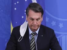 ছিলেন করোনা কোয়ারান্টাইনে, ব্রাজিলের প্রেসিডেন্টকে কামড়ে দিল বিরাট বড় একটা পাখি