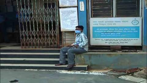 ডেঙ্গি রোগীর করোনা, সরকারি হাসপাতালের সামনে প্রতিবন্ধীকে ফেলে পালাল নার্সিং হোমের অ্যাম্বুলেন্স ডেঙ্গি রোগীর করোনা, সরকারি হাসপাতালের সামনে প্রতিবন্ধীকে ফেলে পালাল নার্সিং হোমের অ্যাম্বুলেন্স