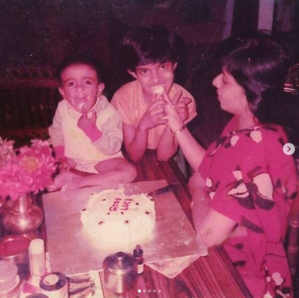 অভিনেত্রী প্রিয়ঙ্কা চোপড়ার ৩৮-তম জন্মদিনে নস্ট্যালজিয়ার ছোঁয়া দিলেন তাঁর ভাই সিদ্ধার্থ চোপড়া। তিনি সোশ্যাল মিডিয়ায় তাঁদের ছোটবেলার ছবি পোস্ট করলেন। ছবি সৌজন্যে ইনস্টাগ্রাম