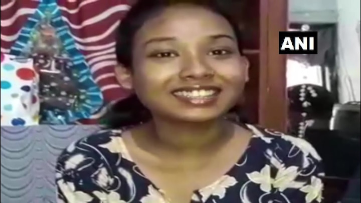 Daughter of a domestic help and a tailor,  topped the arts stream of  Jharkhand Board examinations টিউশন করে পড়ার খরচ চালিয়ে ঝাড়খণ্ড বোর্ডের দ্বাদশ শ্রেণির পরীক্ষায় প্রথম পরিচারিকার মেয়ে
