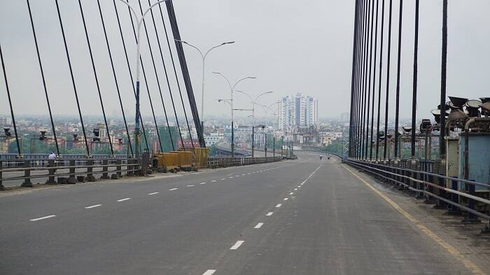 নবান্নের সামনেও আজ গাড়ি বা মানুষের ভিড় নেই।