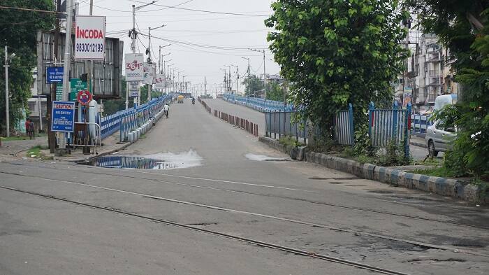 বিজন সেতুতেও আজ গাড়ির সংখ্যা অন্যদিনের তুলনায় অনেক কম।