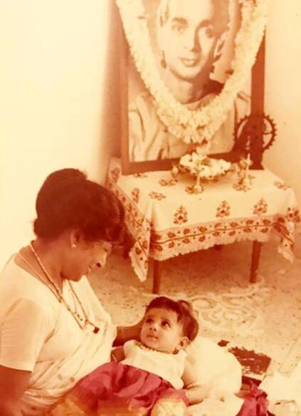 নাতনি শ্রীনন্দার অন্নপ্রাশণে তোলা এই ছবিটি। অমলার কোলে ছোট্ট শ্রীনন্দা।