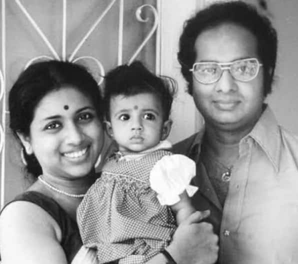 অমলা শঙ্করের ছেলে প্রখ্যাত  সুরকার আনন্দ শঙ্কর। পুত্রবধূ তনুশ্রীও নৃত্যশিল্পী। নাতনি শ্রীনন্দাও অভিনেত্রী ও নৃত্যশিল্পী। ছবি সূত্র - ইনস্টাগ্রাম