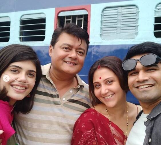 কিজির বাবার ভূমিকায় অভিনয় করেছেন শাশ্বত চট্টোপাধ্যায়।