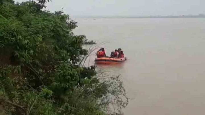 4 youths drowned in Damodor বর্ধমানের অন্ডালে দামোদরে তলিয়ে গেলেন ৪ তরুণ