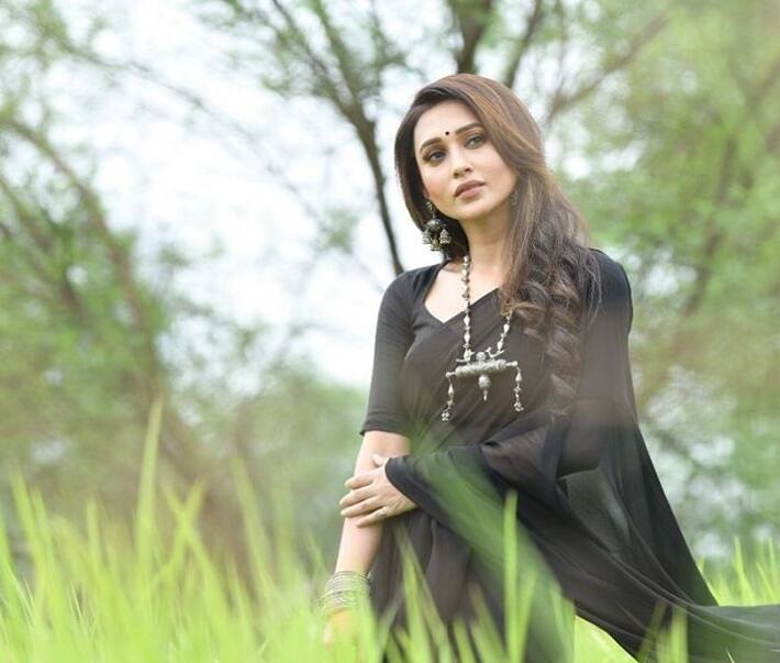 তবে মিমির এই ক্যাপশন কাউকে উদ্দেশ্য করে নয়।