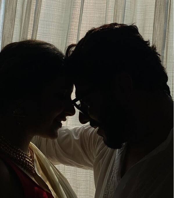 গত ১১ মে বিবাহবার্ষিকীর দিনেই বাবা-মা হওয়ার খবরটা নিজেদের সোশ্যাল মিডিয়া অ্যাকাউন্টে ভাগ করে নিয়েছিলেন রাজ-শুভশ্রী।