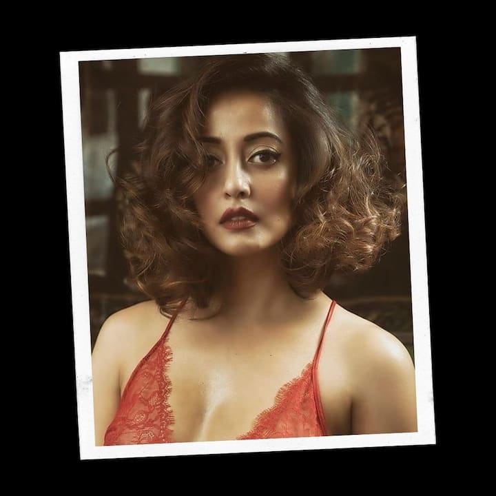 ১৯৭৯ সালের ৭ নভেম্বর দেব বর্মা পরিবারে জন্মগ্রহণ করেন তিনি। মা টলি ইন্ডাস্ট্রির মহাতারকা মুনমুন সেন। প্রাক্তন সাংসদও বটে। বাবা ভারত দেব বর্মা। রাইমার আরও একটি পরিচয়, তিনি সুচিত্রা সেনের নাতনি। 
