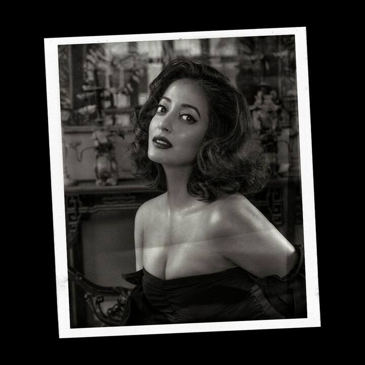 এই মুহূর্তে বাংলা সিনে দুনিয়ার ‘এলিজেবল ব্যাচেলরদের’ মধ্যে তিনি অন্যতম একজন। বিয়ে কবে করছেন, উত্তরে রাইমা বরাবরই রহস্য জিইয়ে রেখেছেন। প্রেম করছেন, তারও কোনও সদুত্তর নেই নায়িকার মুখে। 