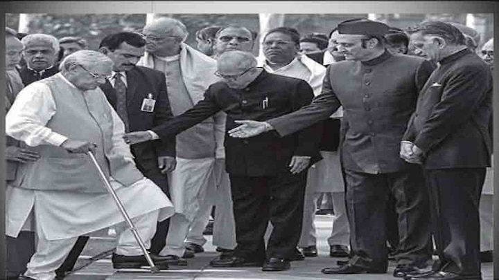 Pranab Mukherjee passes away: Pranab enjoyed good rapport with Atal Bihari Vajpayee and other leaders across political spectrum পরস্পরের বাংলোয় যাতায়াতের সুবিধার জন্য মাঝখানে  বিশেষ গেট তৈরি করিয়ে নিয়েছিলেন প্রণব ও বাজপেয়ী