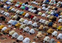 দেখুন, করোনা বিধি মেনে দেশ জুড়ে পালিত ইদ, শুভেচ্ছার ঢল সোশ্যাল মিডিয়ায়