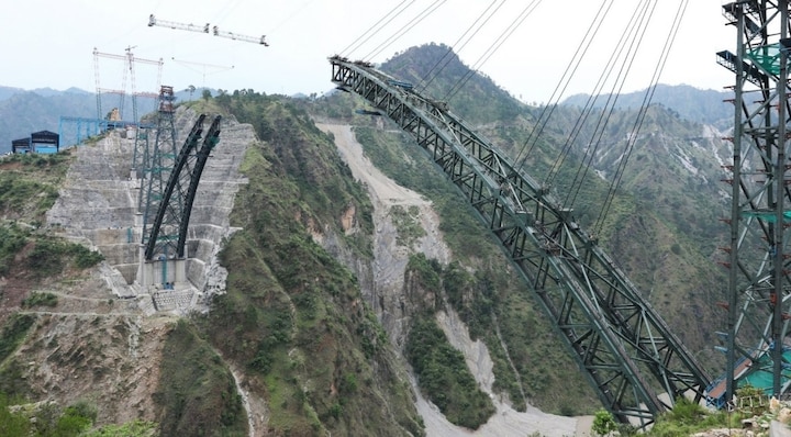 Worlds highest railway bridge over Chenab river in J-K to be ready by next year আগামী বছরেই কাশ্মীরে বিশ্বের উচ্চতম রেলব্রিজ তৈরির কাজ শেষ হবে