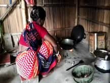 লকডাউনে কাজ গিয়েছে স্বামীর, সংসারে হাল টানতে টোটো চালিয়ে লড়াই স্ত্রীর