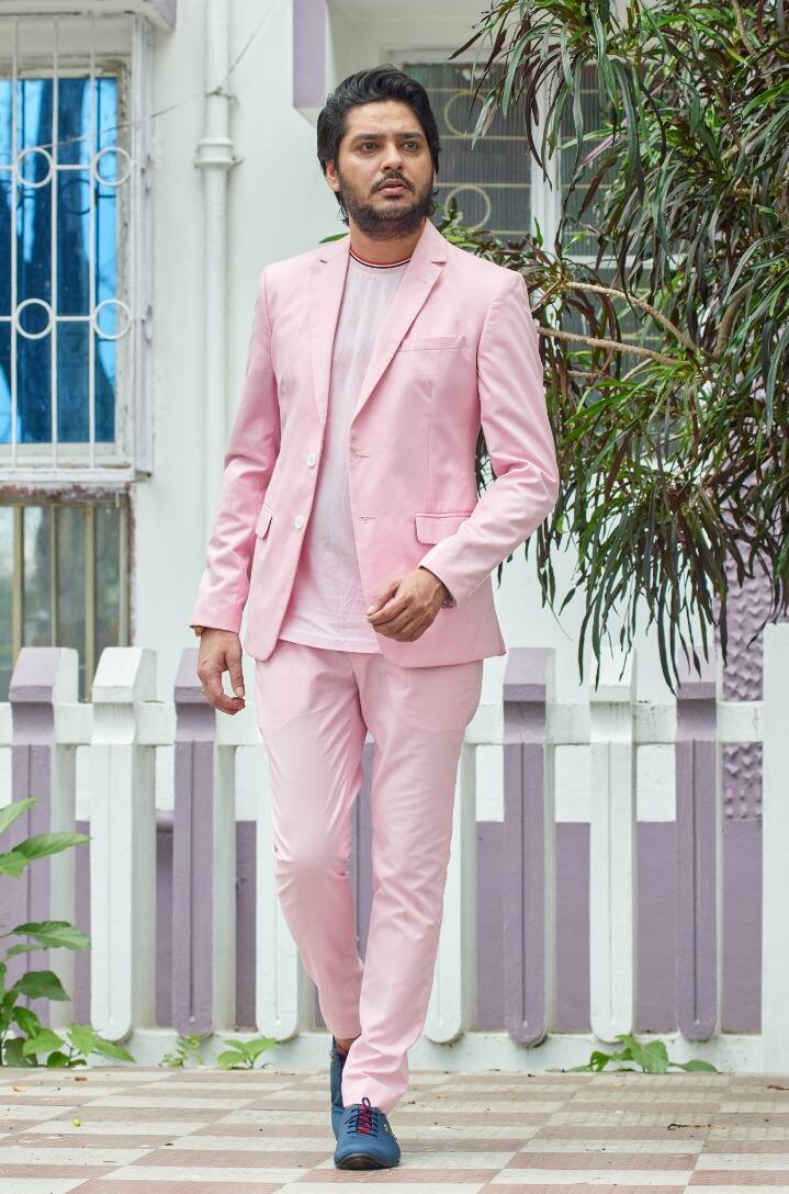 অভিনেতা অমিত শেঠি জানাচ্ছেন, ‘এমন চরিত্রে অভিনয় নিঃসন্দেহে চ্যালেঞ্জিং। বার বার মুলায়ম সিং যাদবের ভিডিয়ো দেখে দেখে ওঁর স্টাইল, ম্যানারিজমগুলো ধরার চেষ্টা করেছি। আবার কম বয়সে উনি যখন কুস্তিগির ছিলেন, সেই পর্যায়টা ধরার জন্য রীতিমতো আখড়ায় গিয়ে কুস্তি শিখেছি, প্র্যাকটিস করেছি।‘