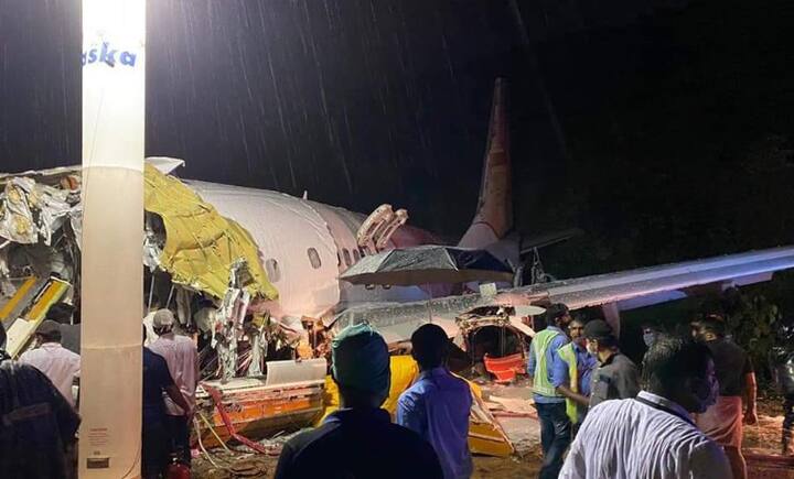 ম্যাঙ্গালোরের স্মৃতি ফেরাল কেরল। ঠিক দশ বছর আগে ম্যাঙ্গালোর বিমানবন্দরে অবতরণের সময়, পিছলে খাদে পড়ে ভেঙে টুকরো টুকরো হয়ে যায় এয়ার ইন্ডিয়ার একটি বিমান। পুড়ে মৃত্যু হয় ১৫৯ জন যাত্রীর। 