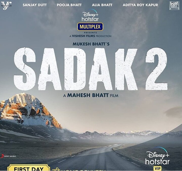 মহেশ ভট্টের পক্ষ থেকে দেওয়া বার্তায় পূজা লেখেন, ট্যাক্সি ড্রাইভাররা যাত্রা শুরুর আগে বলে, যে তারাই নিয়ন্ত্রক, তবে শেষ পর্যন্ত, যাত্রাই সবটা নিয়ন্ত্রণ করে।