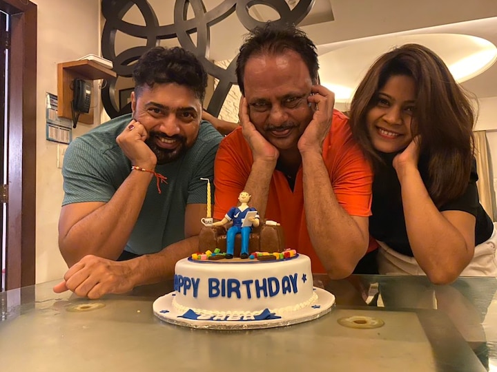 দক্ষিণ কলকাতার 'টলি টেলস' রেস্তরাঁর কর্ণধার তিনিই। পাশাপাশি সামলান আরও দায়িত্ব।