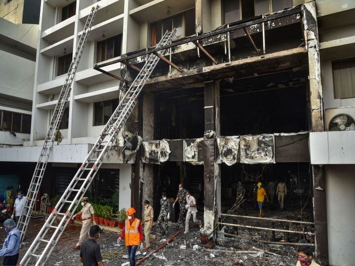 Andhra Pradesh: 7 Dead, 30 Rescued After Fire Breaks Out at Hotel in Vijayawada Which Was Being Used As COVID-19 Facility বিজয়ওয়াড়া: করোনা চিকিৎসা কেন্দ্রের আগুনে মৃত্যু বেড়ে ১০, ক্ষতিপূরণের ঘোষণা, তদন্তের নির্দেশ অন্ধ্র মুখ্যমন্ত্রীর, শোকপ্রকাশ রাষ্ট্রপতি, প্রধানমন্ত্রীর