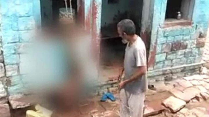 Agra Shocker: Father Hangs Son Upside Down, Thrashes Him With Rope; Arrested After Video Goes Viral ছেলে কথা না শোনায় দড়ি বেঁধে উল্টো করে ঝুলিয়ে নৃশংস মার, গ্রেফতার বাবা
