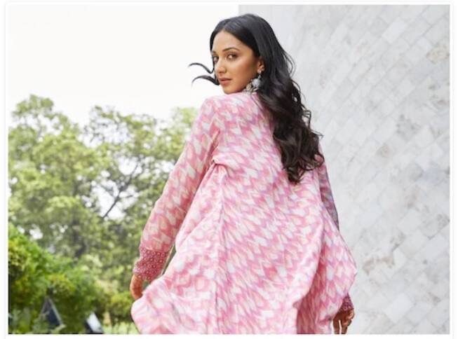 নিজের বাড়ির সমস্ত আসবাবও বেছে বেছে বাড়ির মতোই কাস্টমাইজ করে নিয়েছেন কিয়ারা। বাড়ির সামনে রয়েছে বাগানও।