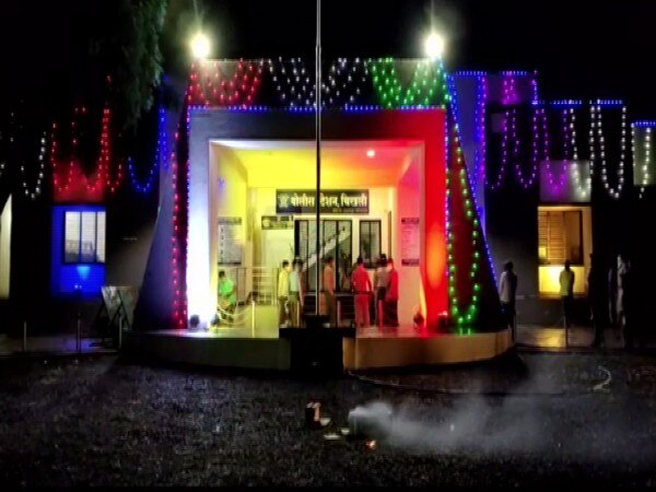 Police station decorated after 9-yr-olds rapists get death penalty ৯ বছরের মেয়ের ২ ধর্ষণকারীর মৃত্যুদণ্ড, থানা আলোয় সাজিয়ে বাজি ফাটিয়ে মিষ্টি বিলি পুলিশকর্মীদের