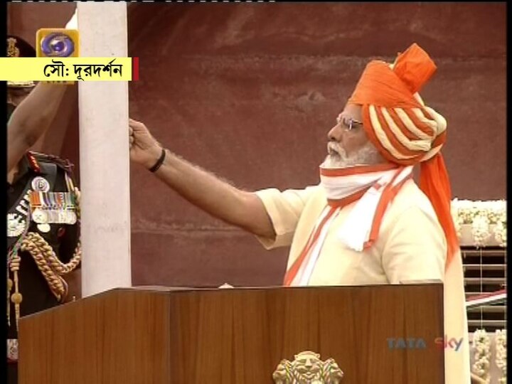Who Is Major Shweta Pandey Who Hoisted Flag With PM Modi On I-Day? শনিবার লালকেল্লায় প্রধানমন্ত্রীর সঙ্গে তেরঙ্গা তোলেন, কে এই মেজর শ্বেতা পাণ্ডে?