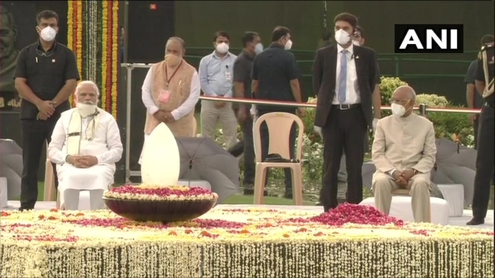 PM Modi pay respects to Atal Bihari Vajpayee on second death anniversary অটলবিহারী বাজপেয়ীর দ্বিতীয় প্রয়াণ দিবসে বিশেষ শ্রদ্ধাজ্ঞাপন প্রধানমন্ত্রী মোদির