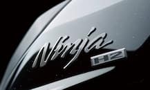 ৩৫ লক্ষের কাওয়াসাকি নিনজা এইচ টু, ঘণ্টায় ৪০০ কিমি যেতে পারে এই সুপারবাইক রয়েছে ধোনির