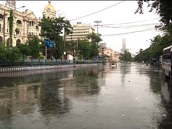 নবান্ন সূত্রে খবর, শুধুমাত্র জরুরি পরিষেবা চালু থাকবে।  ছাড় রয়েছে অনলাইন ফুড ডেলিভারিতেও।  তবে দু’দিনই সমস্ত বাজার বন্ধ।
